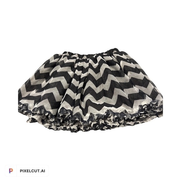 H&M black and gray Girls Chevron skirt with a pink bow detail Girls 7-8. - Picture 4 of 6